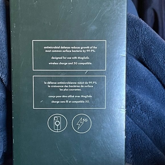 Brand new Kate spade iPhone 13 pro , 14 & 14+phone case w MagSafe charger - Picture 2 of 2